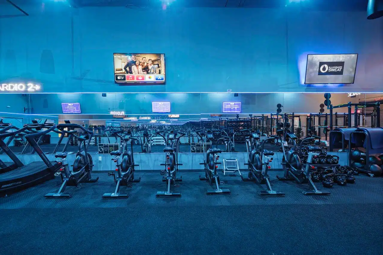 Who can I bring with me to try a free group training session?